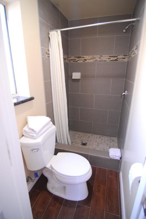 - Near Universal Hollywood 2* Los Angeles